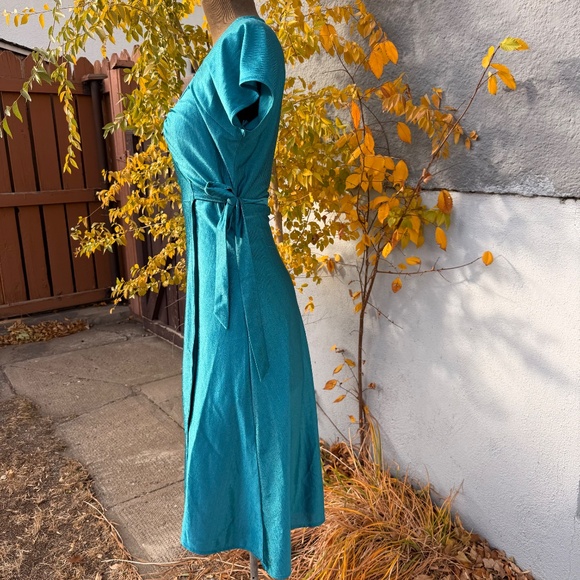 Gorgeous Vintage 70s Teal shimmer wrap dress - Picture 4 of 7